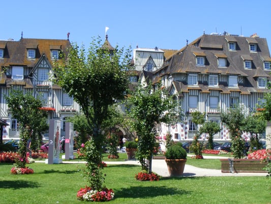 Hotel Barrière Le Normandy Deauville by null