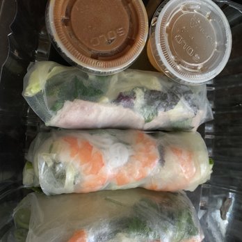 Banh Mi & Bubble Tea - Goi cuon summer rolls with peanut and nuoc cham dipping sauces. - Bubble Tea Near Me - Cranston, Rhode Island
