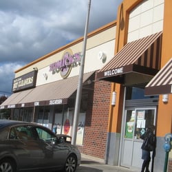 Zomick's - Zomick's Kosher Bakery from side