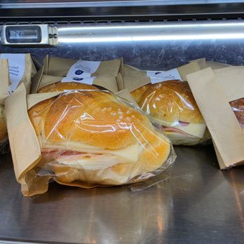 Paris Baguette - Bakeries Near Me - Edgewater, New Jersey