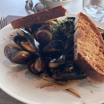 Beeside Balcony - Mussels - Mediterranean Near Me - Del Mar, California