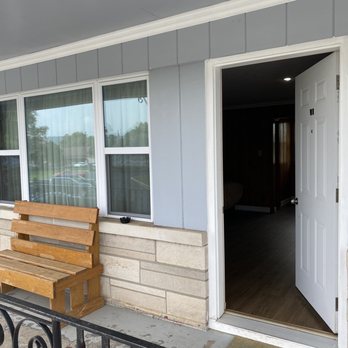 Horse Cave Motel - Porch area outside the room. - Hotels Near Me - Horse Cave, Kentucky Horse Cave Motel - Porch area outside the room. - Hotels Near Me - Horse Cave, Kentucky