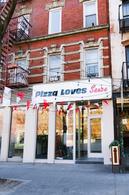 Pizza Loves Sauce by null