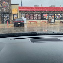 Exxon Tiger Mart - Front of store no one here and the guy took 2-3 minutes to acknowledge me at the counter