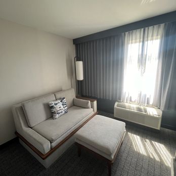 Courtyard by Marriott Paso Robles - Couch and window view. - Hotels Near Me - Paso Robles, California Courtyard by Marriott Paso Robles - Couch and window view. - Hotels Near Me - Paso Robles, California