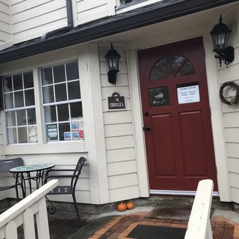 Choco le'a - Cute outside! - Chocolatiers & Shops Near Me - Honolulu, Hawaii
