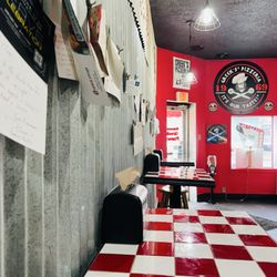 Greek's Pizzeria