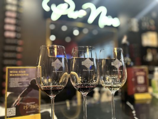 Pur Noire Urban Wineries by null