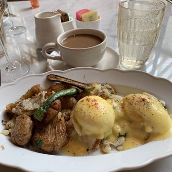 Primrose - Crab Benedict- delicious, you must order this - New American Near Me - Las Vegas, Nevada