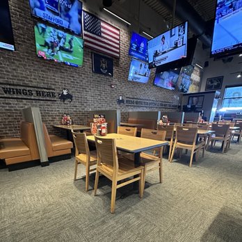 Buffalo Wild Wings - Atmosphere - Sports Bars Near Me - Birch Run, Michigan