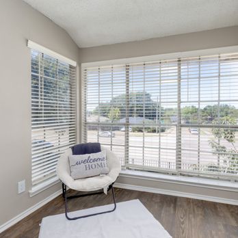 Bridgeport Apartments - Sunroom - 803SF - Maverick - Apartments Near Me - Dallas, Texas Bridgeport Apartments - Sunroom - 803SF - Maverick - Apartments Near Me - Dallas, Texas