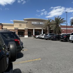 Barnes & Noble - Store front