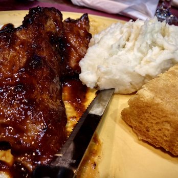 Boomerangs Roadhouse - Brisket mashed and corn bread - New American Near Me - West Warwick, Rhode Island
