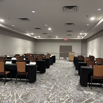 DoubleTree by Hilton Minneapolis Airport - Meeting Room - Hotels Near Me - Bloomington, Minnesota DoubleTree by Hilton Minneapolis Airport - Meeting Room - Hotels Near Me - Bloomington, Minnesota