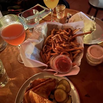 Lowboy - Grilled cheese, fries - Cocktail Bars Near Me - Los Angeles, California Lowboy - Grilled cheese, fries - Cocktail Bars Near Me - Los Angeles, California