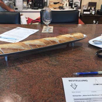 Le Rocher - Baguette und Olivenpaste - Beer, Wine & Spirits Near Me - Stuttgart, BW