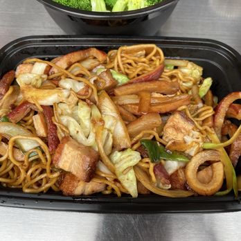 Duck Delights - Stir fry noodle with pork belly and bbq pork - Chinese Near Me - Portland, Oregon