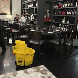 CRU Food & Wine - Poorly managed