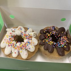 Sara’s Donut Story - Vegan vanilla and vegan chocolate