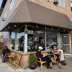 East Cafe - Front of coffee shop and business hours~ (October 2025)