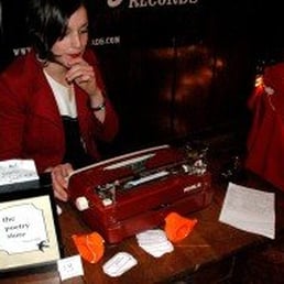 silvi and the poetry store