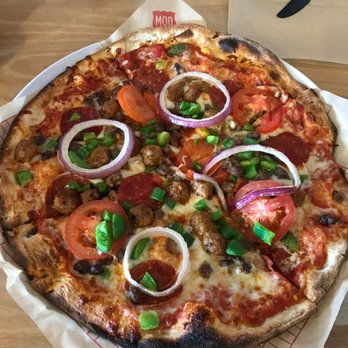 MOD Pizza - Mad Dog, added green pepper, onion, tomatoes. Bummer, they forgot the Jalapenos. - Pizza Near Me - Centennial, Colorado