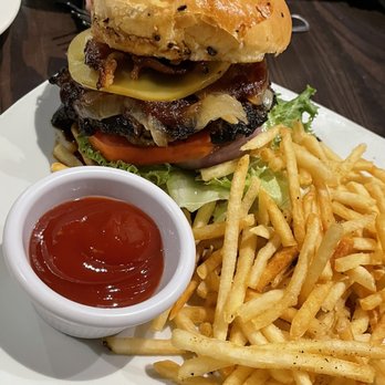 Local Goat - Smokehouse Burger*- Yum! - New American Near Me - Pigeon Forge, Tennessee