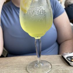 Limoncello spritz