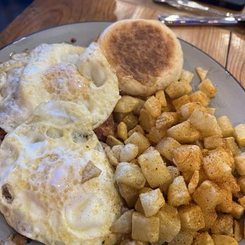 Rise Cafe - Corned beef hash with over-medium eggs and homefries - Breakfast & Brunch Near Me - Huntersville, North Carolina Rise Cafe - Corned beef hash with over-medium eggs and homefries - Breakfast & Brunch Near Me - Huntersville, North Carolina