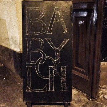Bar Babylon - rechts neben dem Schild geht's zur Bar - Pubs Near Me - Oslo, 03 Bar Babylon - rechts neben dem Schild geht's zur Bar - Pubs Near Me - Oslo, 03