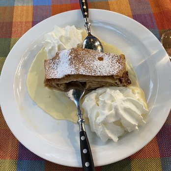 Bratwursthäusle - Apple Strudel - German Near Me - Nuremberg, BY