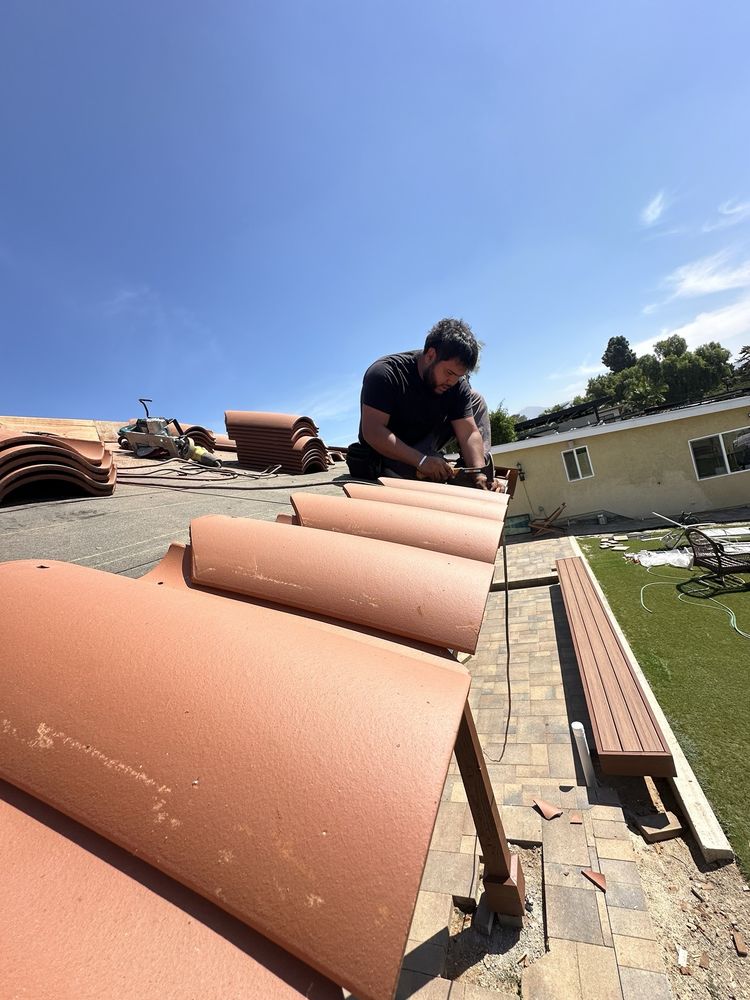 Slide of R&M Roofing