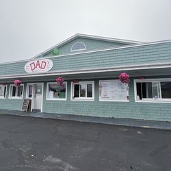 Dad's Deli and Ice Cream