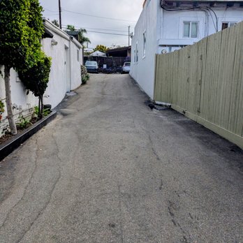 The Spicy Bean Lab - This is the alley to the proximal free parking area - Coffee & Tea Near Me - Laguna Beach, California The Spicy Bean Lab - This is the alley to the proximal free parking area - Coffee & Tea Near Me - Laguna Beach, California