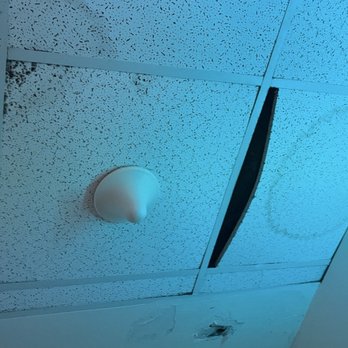 Spa le Finlandais - Men's locker room ( black moles) - Day Spas Near Me - Rosemère, Quebec