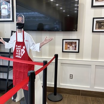 Carlo's Bakery - Mask up! - Bakeries Near Me - Bloomington, Minnesota Carlo's Bakery - Mask up! - Bakeries Near Me - Bloomington, Minnesota