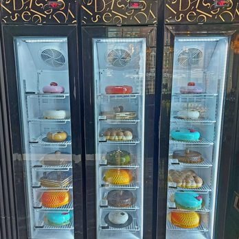 Delysees - Display - Desserts Near Me - Toronto, Ontario