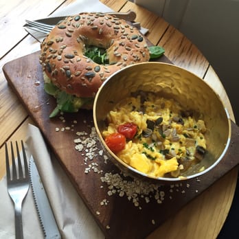 Brunch & Cake - Bagel sandwich served with scrambled eggs - Breakfast & Brunch Near Me - Barcelona, B Brunch & Cake - Bagel sandwich served with scrambled eggs - Breakfast & Brunch Near Me - Barcelona, B