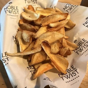 Noble Twist Taphouse - Pizza Near Me - Saugatuck, Michigan