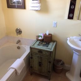 Lombardi room. Bathroom.