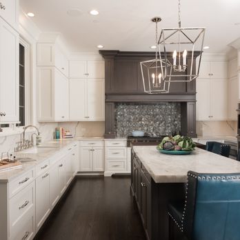 A. Perry Homes - Kitchen with Backsplash - Architects Near Me - Wilmette, Illinois