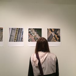 Het Utrechts Archief - Sara L. bij de tentoonstelling "Stadsgezichten"