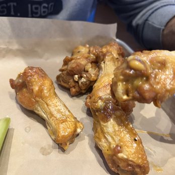 Vincent's Sports Pub - Mango habanero wings - Sports Bars Near Me - Austin, Texas Vincent's Sports Pub - Mango habanero wings - Sports Bars Near Me - Austin, Texas