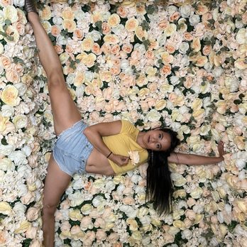 Original Selfie Museum - Roses - Art Museums Near Me - Seattle, Washington