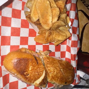 BrewBurgers Back Porch - Burgers Near Me - Venice, Florida