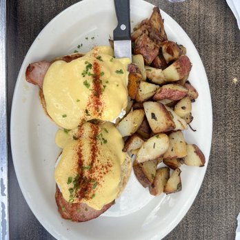 Millie's Cafe - Eggs Benedict - Breakfast & Brunch Near Me - Los Angeles, California