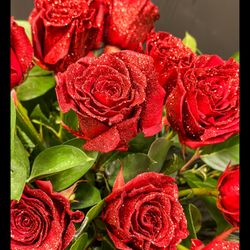 Walker Flower Shop - Roses with glitter? Yes, please!
