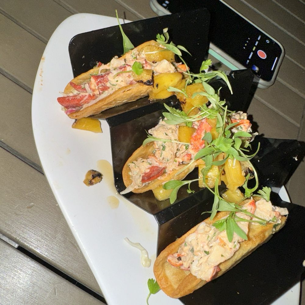 Shore Club Chicago - Lobster tacos - Lounges Near Me - Chicago, Illinois Shore Club Chicago - Lobster tacos - Lounges Near Me - Chicago, Illinois