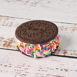 TCBY Old Farm - Oreo fro yo cookie sandwich