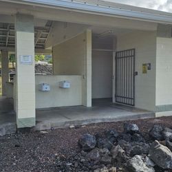 Lokahi Makai Park - Restrooms with water fountains